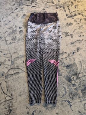 Women's Gray & Pink Striped Performance Leggings